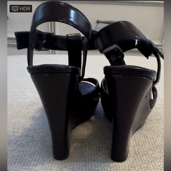 Deep Purple Aldo T-Strap wedges - Picture 5 of 8